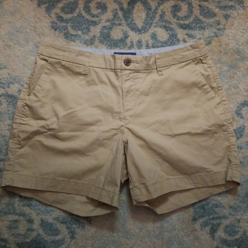 Old Navy Khaki Everyday Shorts 6